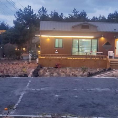 Hamdeok Pool Villa Pension Чеджу Екстериор снимка