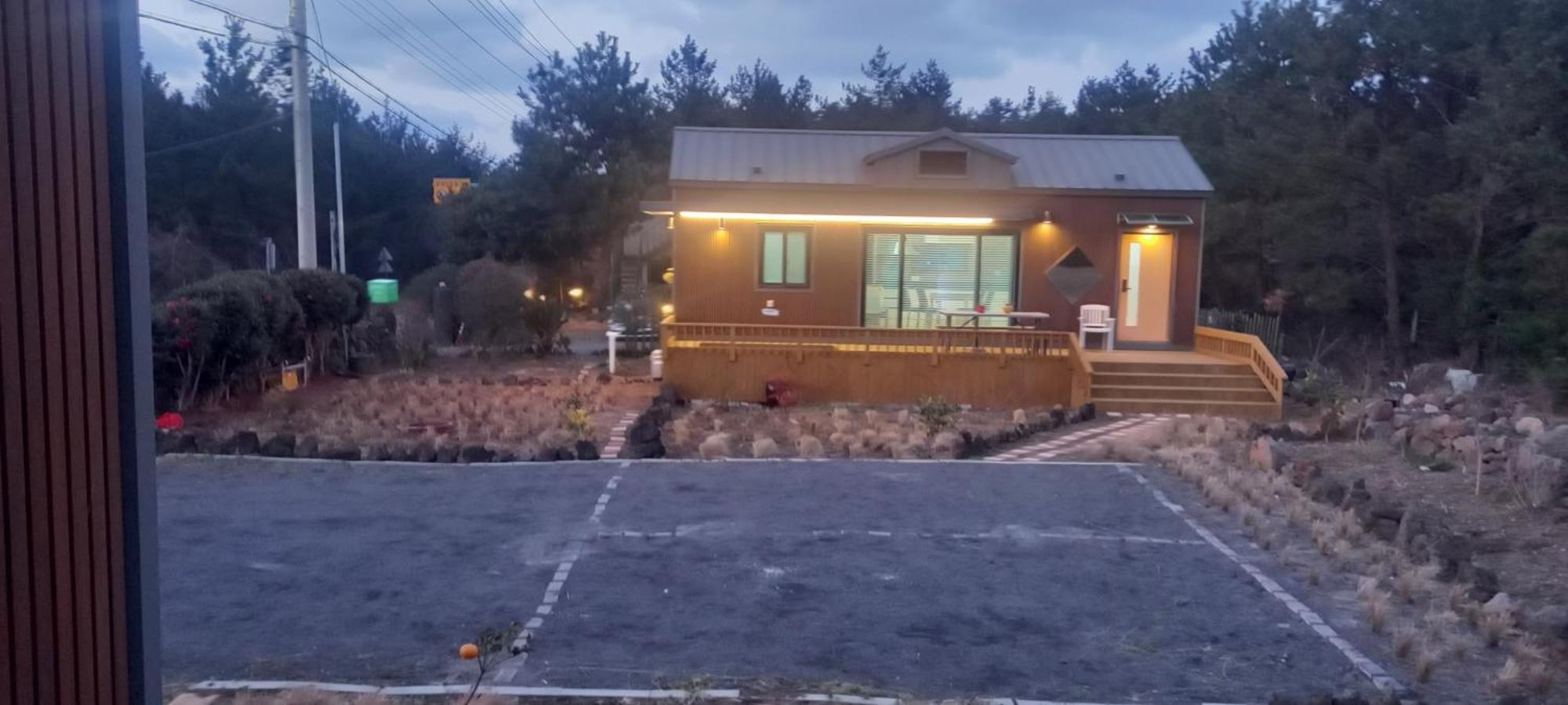 Hamdeok Pool Villa Pension Чеджу Екстериор снимка