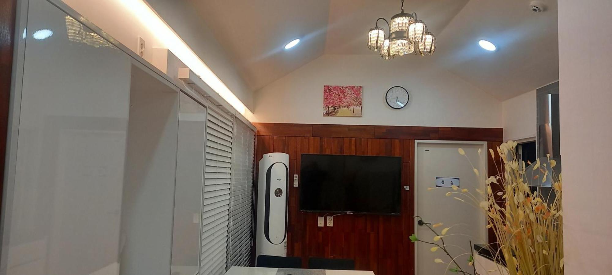 Hamdeok Pool Villa Pension Чеджу Екстериор снимка