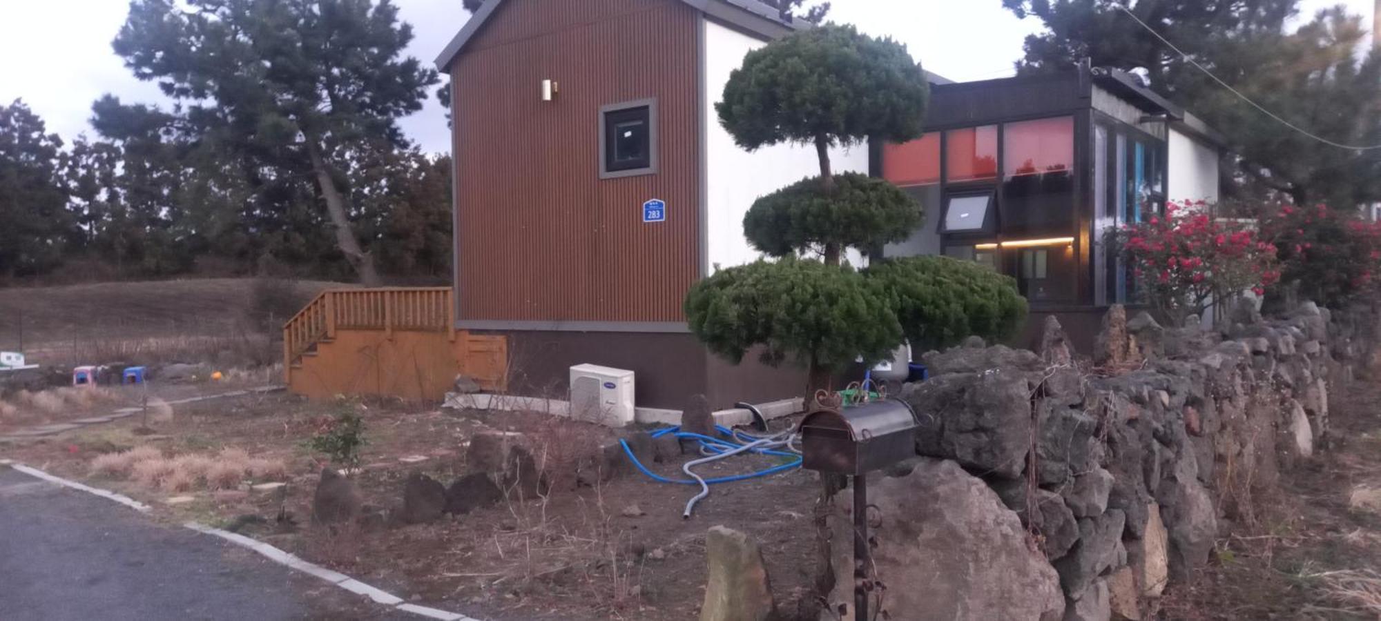Hamdeok Pool Villa Pension Чеджу Екстериор снимка